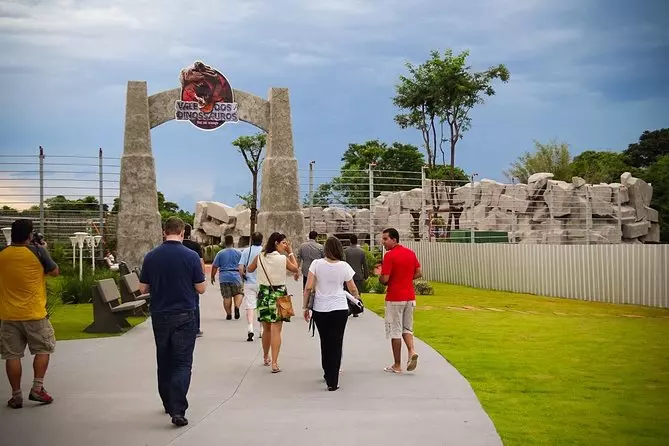 Museo de Cera y Parque de Dinosaurios